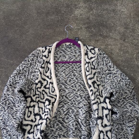 BKE Buckle Open Front Cardigan Sweater Womens L Ivory Wrap Boho Zebra Pattern - Picture 2 of 6